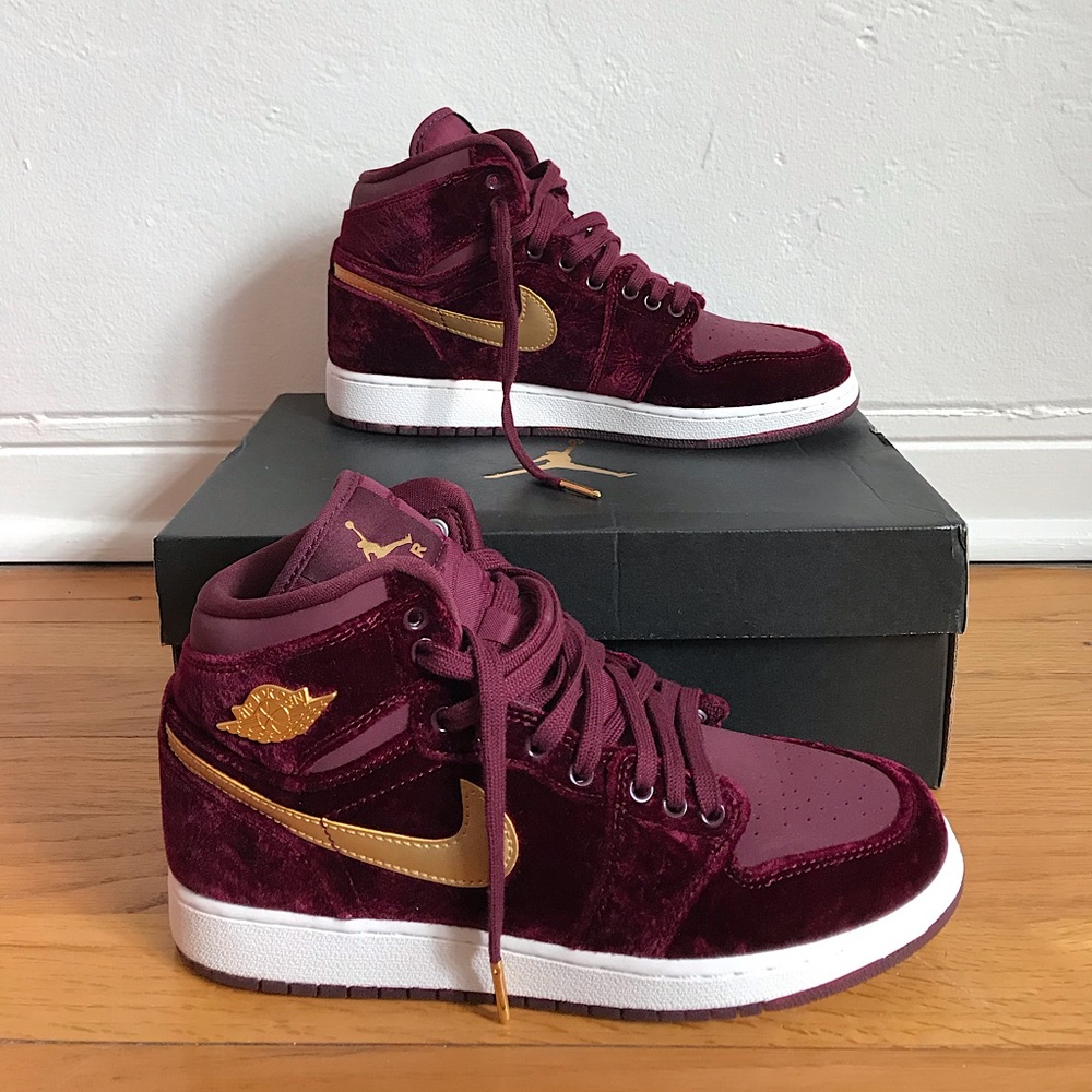 NIKE Jordan 1 Retro Heiress Night Maroon